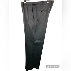 Haggar Classic Fit Flat Front Casual Pants Men’s 42 x 32